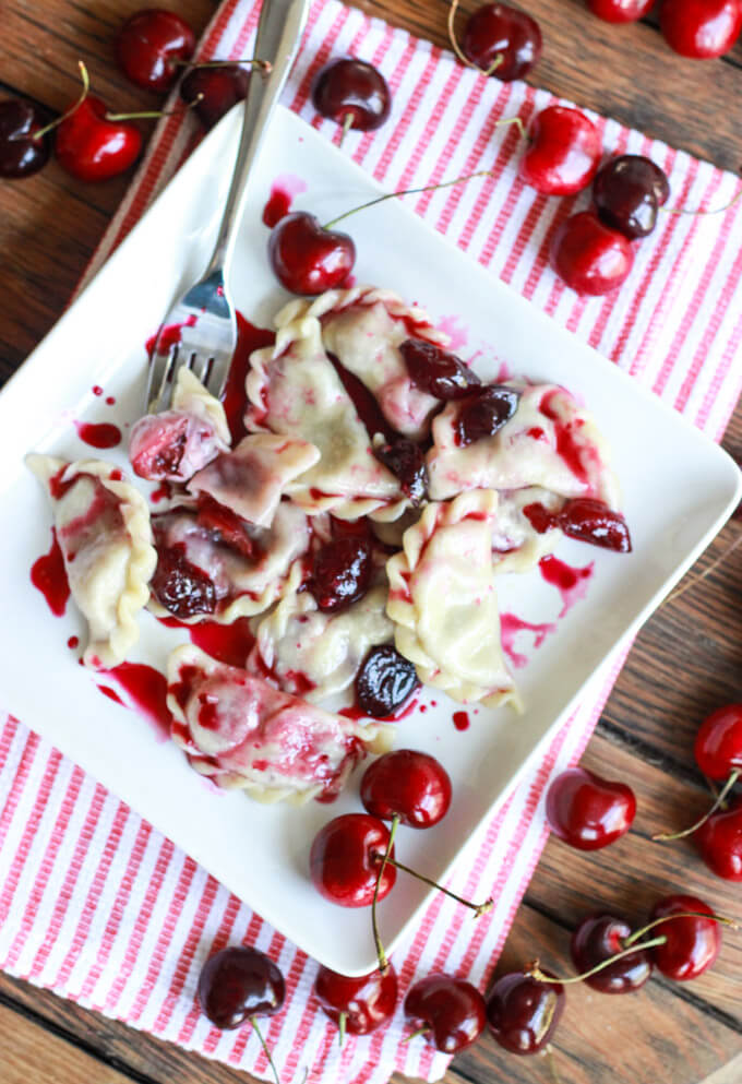 vareniki with cherries on a plate.