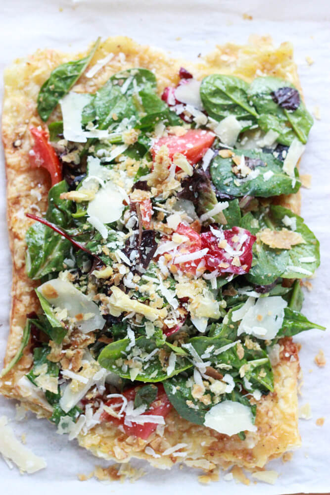 https://www.littlebroken.com/wp-content/uploads/2014/08/CPK-Tricolore-Salad-Pizza-8.jpg