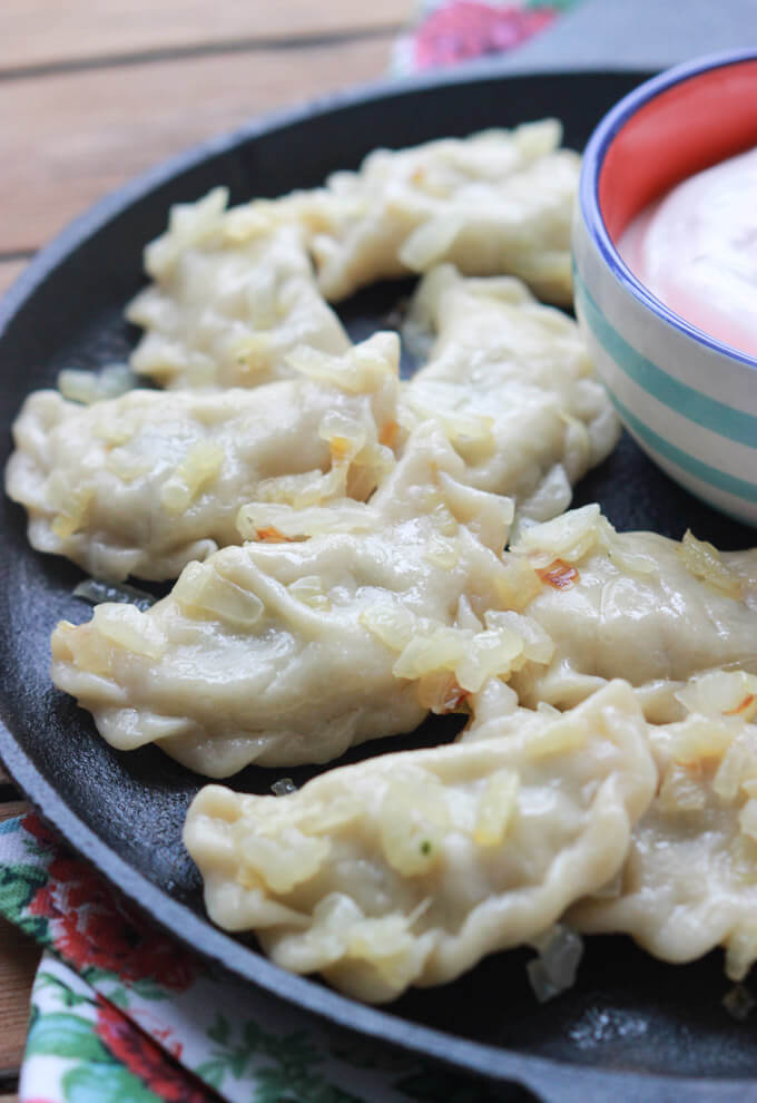 3 ingredient dough and 4 ingredient filling: potatos + crispy bacon + caramelized onion + fresh dill make up this delicious Russian comfort food | littlebroken.com @littlebroken #vareniki #perogies #dough