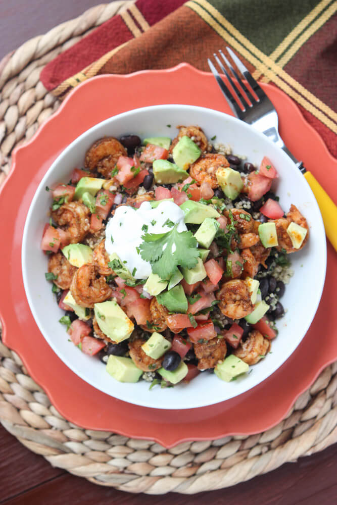 HEALTHY burrito bowl with cilantro lime quinoa, shrimp and fresh salsa! Way better and tasty than takeout. | littlebroken.com @littlebroken #burritobowl #mexican #chipotle