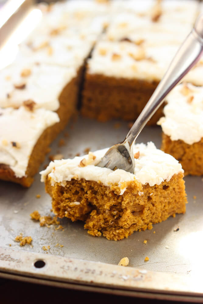Classic holiday dessert that's packed with pumpkin flavor and topped with cream cheese frosting. Super easy to make days in advance | littlebroken.com @littlebroken #pumpkinbars