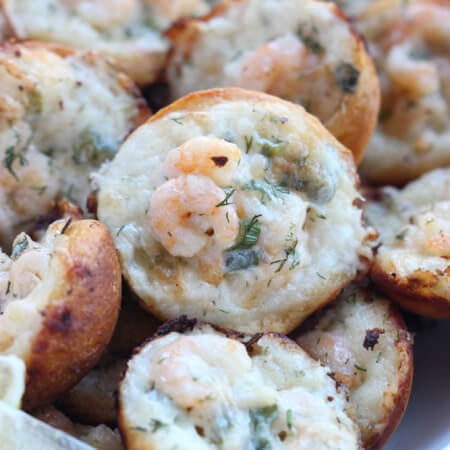 Everything you love in a Shrimp Scampi baked in a hot, gooey popper! Perfect for big parties and get togethers. | littlebroken.com @littlebroken #shrimpscampi #holidayfood