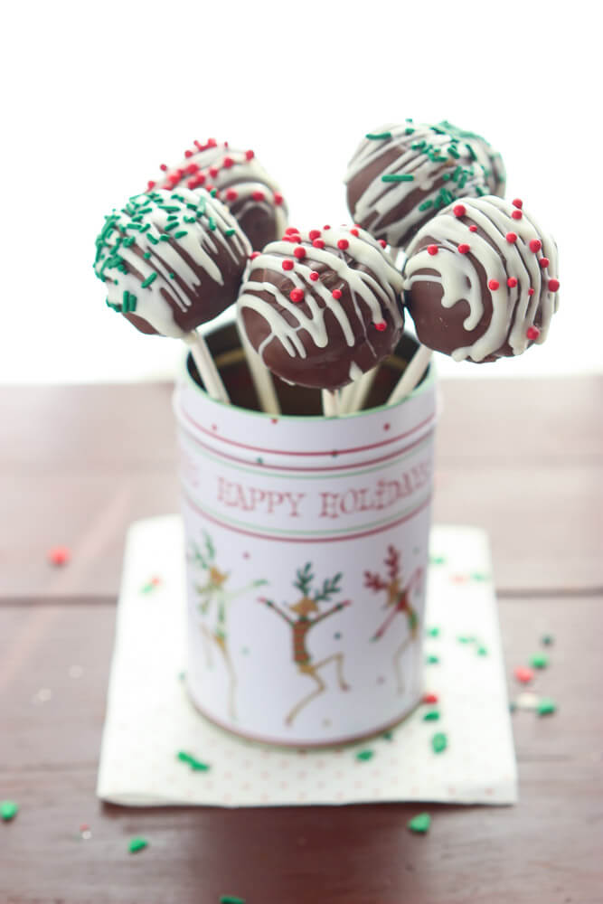 Day 12 of 12 Days of Cookies: step-by-step photos and instructions on how to make cake pops with a baking pan. Make these for any occasion. | littlebroken.com @littlebroken