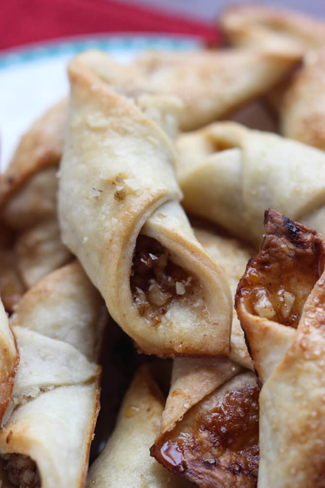Day 6 of 12 Days of Cookies: flaky pastry dough filled with walnut filling. These are deliciously good for Christmas! | littlebroken.com @littlebroken #christmascookies