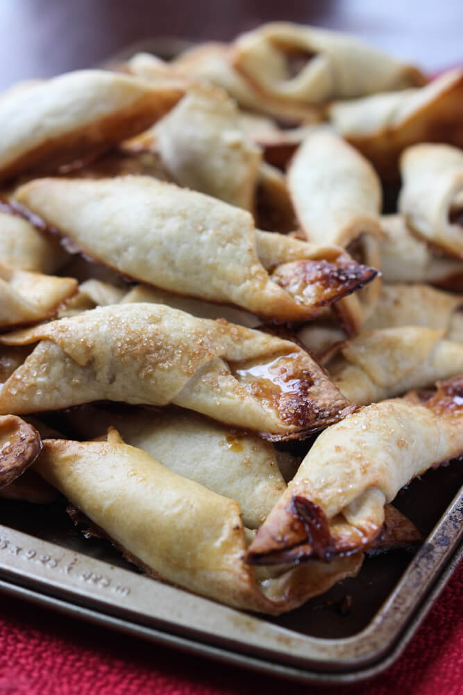 Day 6 of 12 Days of Cookies: flaky pastry dough filled with walnut filling. These are deliciously good for Christmas! | littlebroken.com @littlebroken #christmascookies