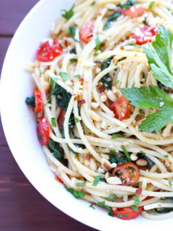 If you love pasta but hate the calories then make this 30 minute pasta dinner with fresh ingredients but still amazing taste | littlebroken.com @littlebroken