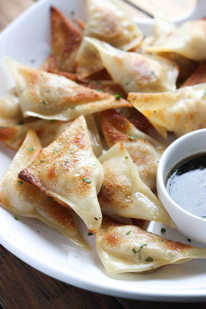 4-Ingredient potstickers that are juicy, tender, and delicious for dinner or appetizer. Need them now! | littlebroken.com @littlebroken