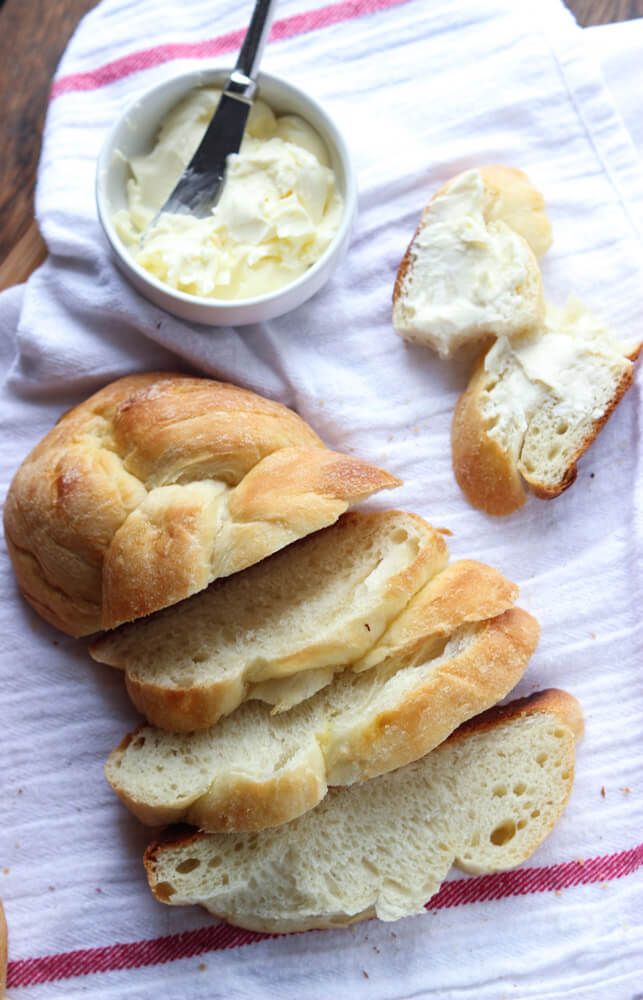 The BEST bread recipe to make! With easy step-by-step tutorial | littlebroken.com @littlebroken