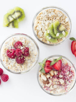 Three types of oats, overnight, no cooking involved. This is the BEST way to eat a healthy breakfast! | littlebroken.com @littlebroken
