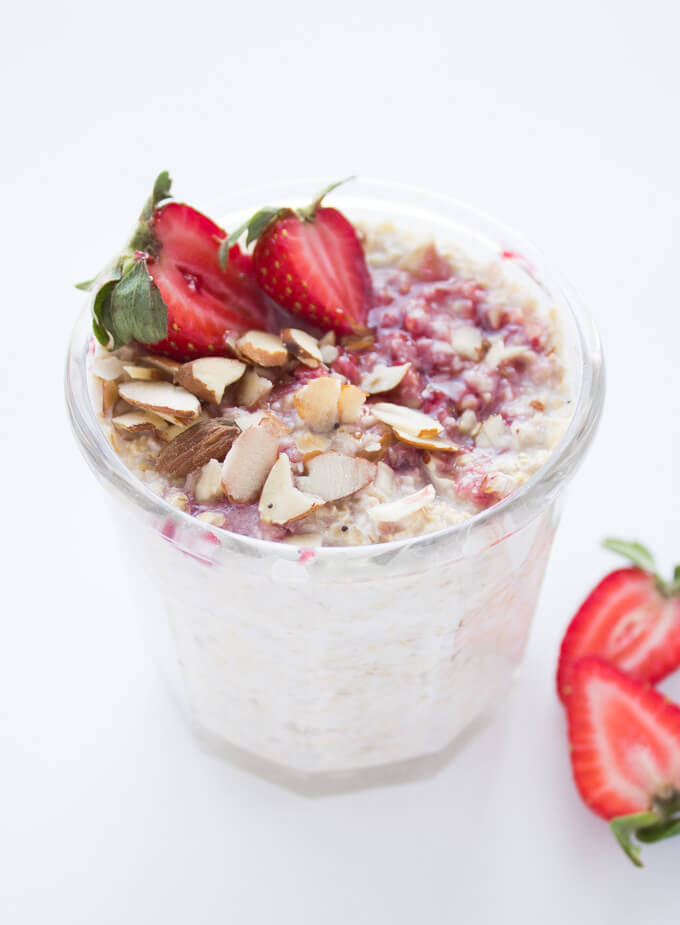 Three types of oats, overnight, no cooking involved. This is the BEST way to eat a healthy breakfast! | littlebroken.com @littlebroken