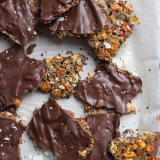 Almond Coconut Chocolate Bark Recipe - homemade chocolate thin bark made with wholesome ingredients. No processed fats or sugar! | littlebroken.com @littlebroken