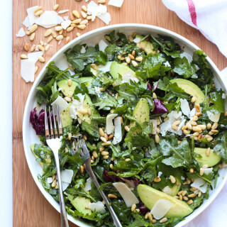 Parmesan Arugula Salad with Pine Nuts - the EASIESTS 5-minute salad you will ever need to make! | littlebroken.com @littlebroken