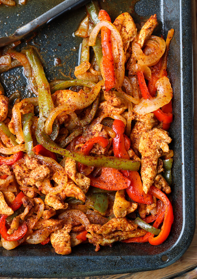 Chicken Fajitas Wrap : Sheet Pan Chicken Fajitas (video) - quick and easy dinner ... / Chicken roll with tortilla served pepper.