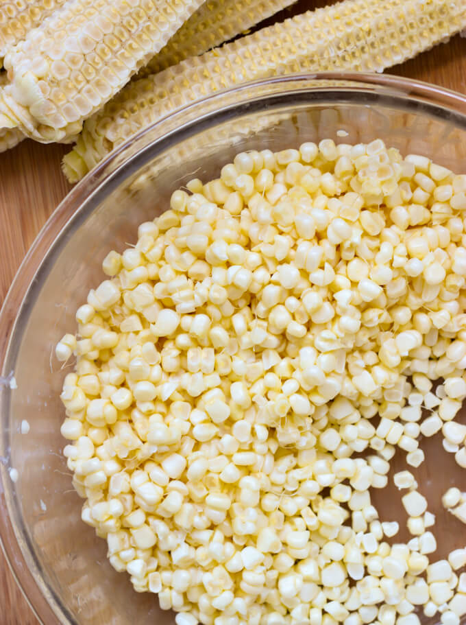 fresh corn in a bowl