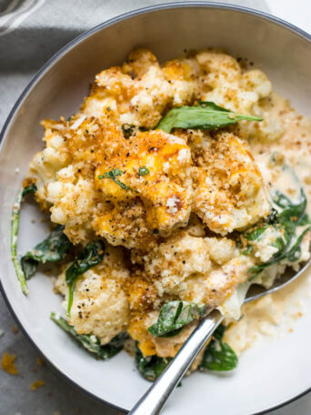 Cauliflower and Spinach Bake (Mac and Cheese) - whether you're trying to sneak more vegetables into your day or cutting down on carbs, this delicious side is the way to go!