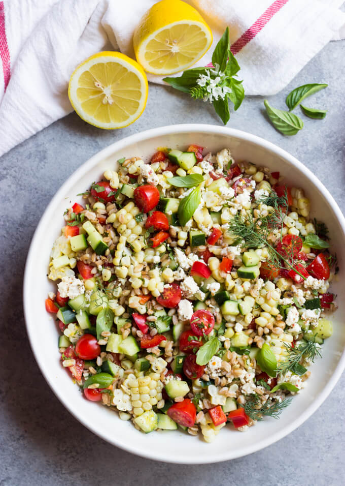 Chopped Farmers Market Farro Salad - loaded with good for you vegetables + hearty farro, and then tossed in the most flavorful honey lemon vinaigrette. Plus only at 156 calories! | littlebroken.com @littlebroken