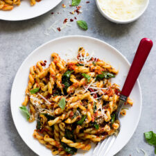 20-Minute Sun-Dried Tomato Pasta with Spinach-image