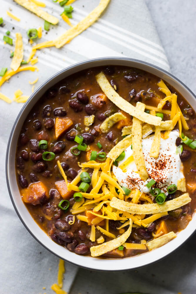 Black Bean and Sweet Potato Chili - the best chili! | littlebroken.com @littlebroken