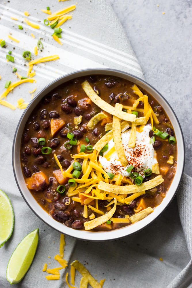 Black Bean and Sweet Potato Chili - the best chili! | littlebroken.com @littlebroken