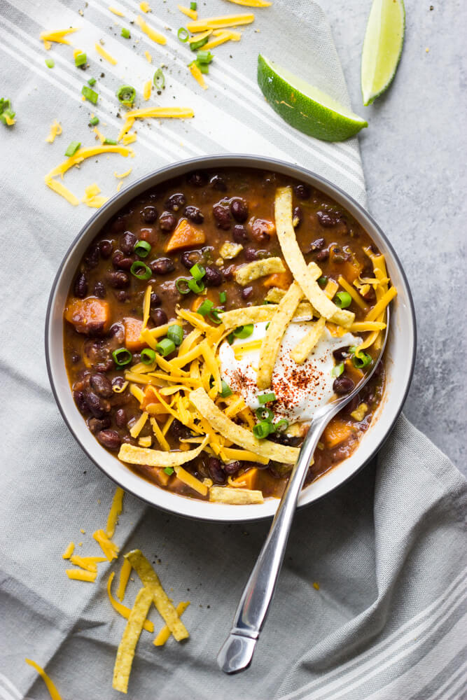 Black Bean and Sweet Potato Chili - the best chili! | littlebroken.com @littlebroken