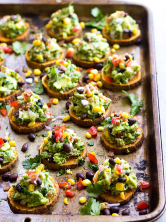 Sweet Potato Bites with Spicy Guacamole - colorful, nutritious, and full of flavor. Perfect for game day! | littlebroken.com @littlebroken