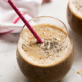 Coffee Banana Smoothie with Oats and Chia - coffee and a smoothie in one! Made with healthy ingredients. | littlebroken.com @littlebroken
