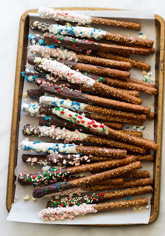 https://www.littlebroken.com/wp-content/uploads/2016/12/Christmas-Chocolate-Covered-Pretzels-11.jpg