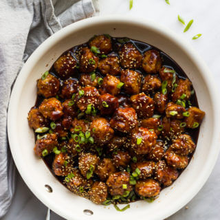 Mini Asian Chicken Meatballs - tender chicken meatballs in a delicious asian inspired sauce. SO good for the holidays! | littlebroken.com @littlebroken