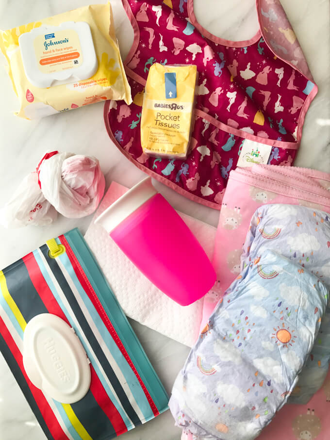 Flying with a Toddler (what to bring) | littlebroken.com @littlebroken