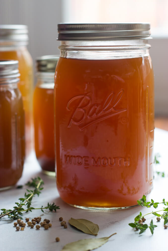 How to Make Vegetable Broth with Kitchen Scraps - homemade vegetable broth has never been easier! Save your scraps and make a broth | littlebroken.com @littlebroken