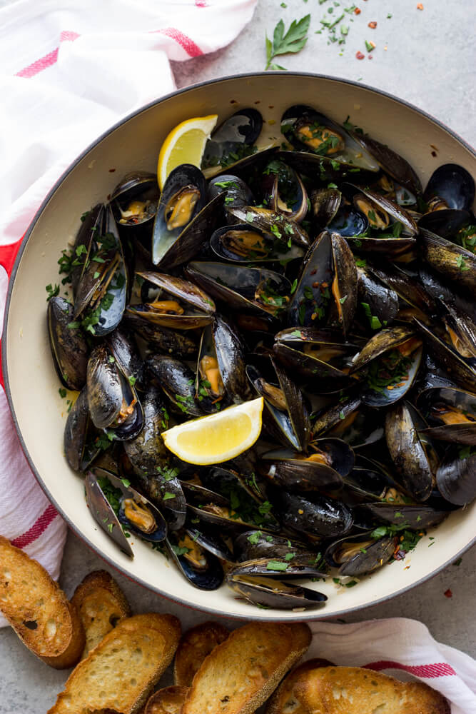 Steamed Mussels With Garlic and Parsley