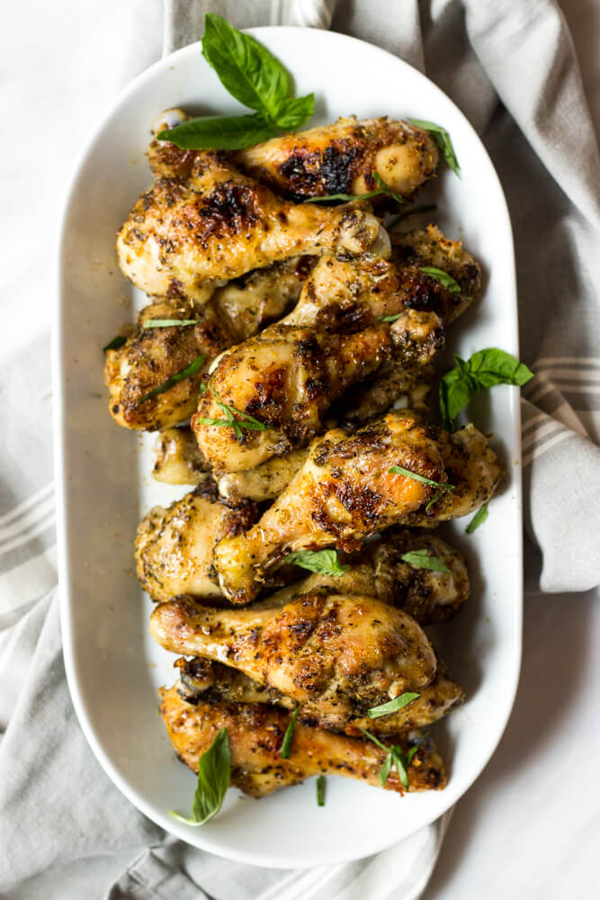 baked chicken drumsticks with garlic and herbs