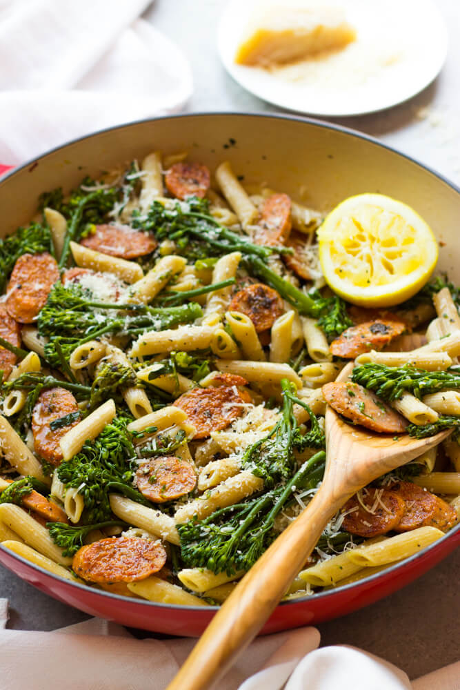 Chicken Sausage and Broccolini Pasta - only 7 simple and good ingredients to make this family approved meal under 30 minutes! 