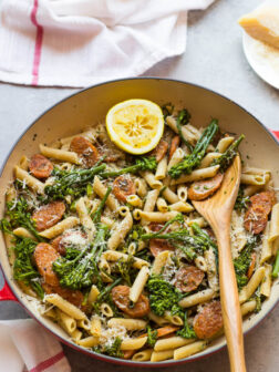 Chicken Sausage and Broccolini Pasta - only 7 simple and good ingredients to make this family approved meal under 30 minutes!