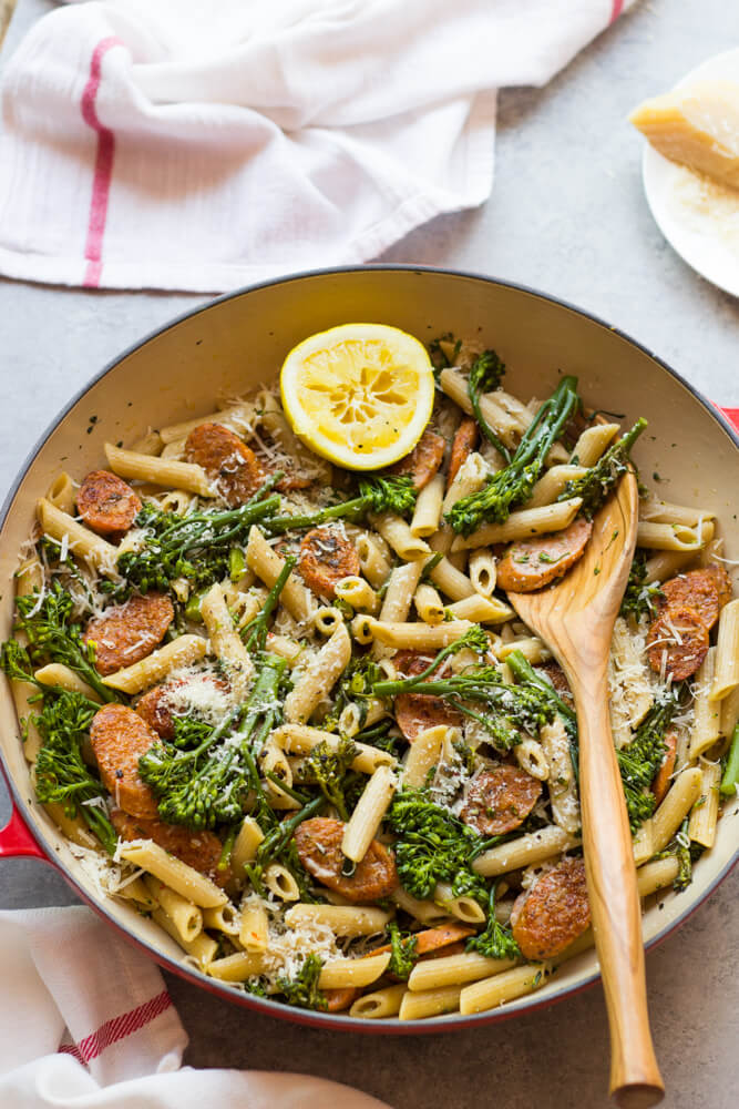 Chicken Sausage and Broccolini Pasta - only 7 simple and good ingredients to make this family approved meal under 30 minutes! 