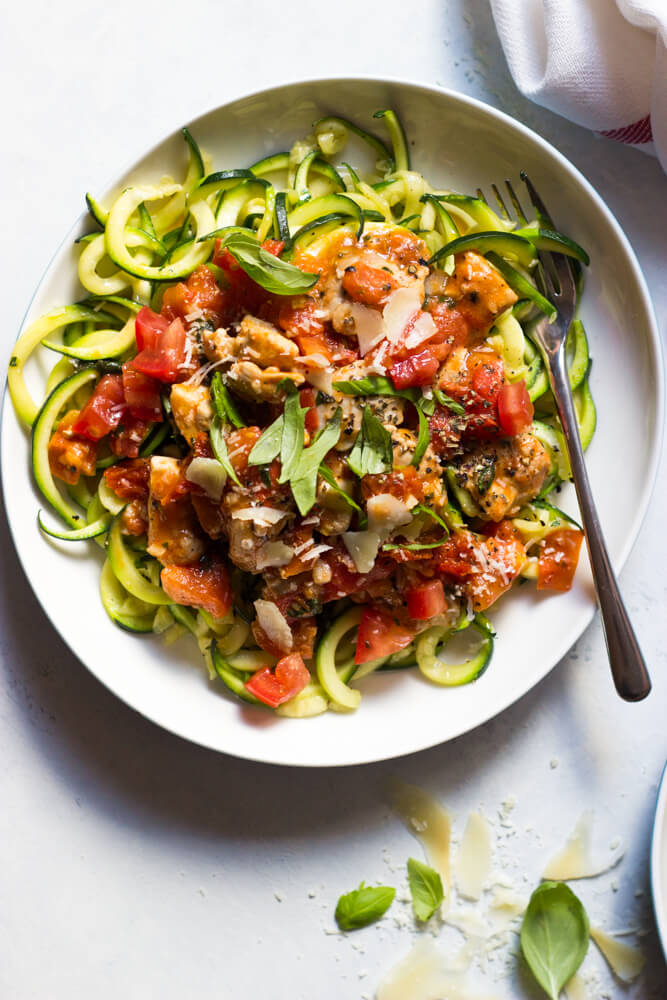 Tomato Basil Chicken with Zucchini Noodles - quickest 30 minute meal with clean ingredients! | littlebroken.com @littlebroken