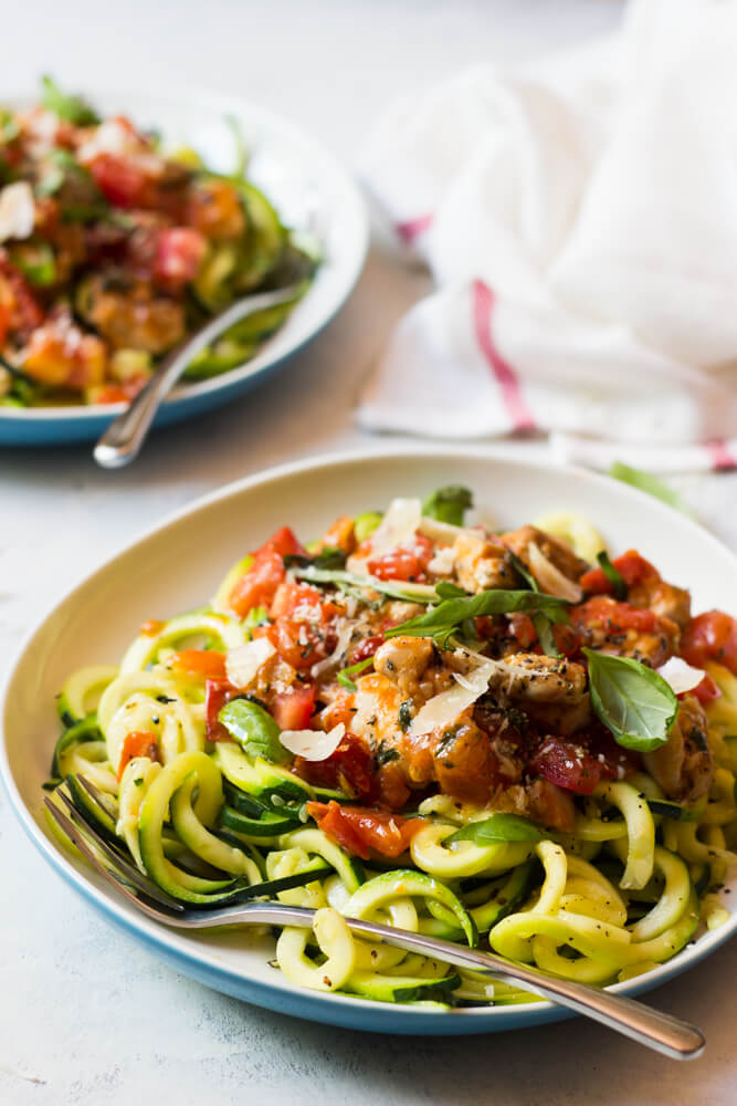 Tomato Basil Chicken with Zucchini Noodles - quickest 30 minute meal with clean ingredients! | littlebroken.com @littlebroken