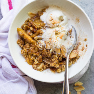 Apple Crisp with Coconut Oil and Honey - made with good ingredients such as coconut oil, honey, almond flour, and coconut flakes. | littlebroken.com @littlebroken