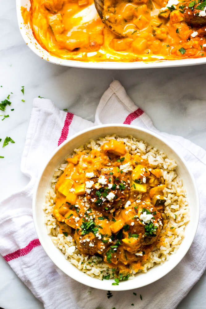 Turkey Meatballs in Roasted Pepper Sauce - made with no cream or cheese, this roasted pepper sauce is made with cashews then baked with healthy turkey meatballs and simple veggie hash | littlebroken.com @littlebroken