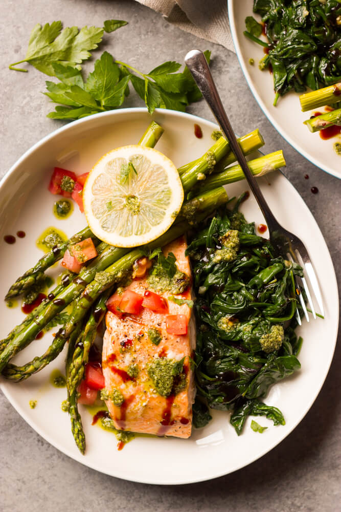 Baked Balsamic Salmon with Asparagus - perfect for date night in or company. This salmon dinner comes together in about 30 minutes | littlebroken.com @littlebroken