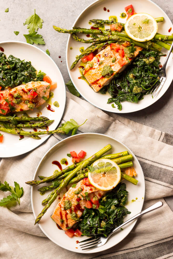 Baked Balsamic Salmon with Asparagus - perfect for date night in or company. This salmon dinner comes together in about 30 minutes | littlebroken.com @littlebroken