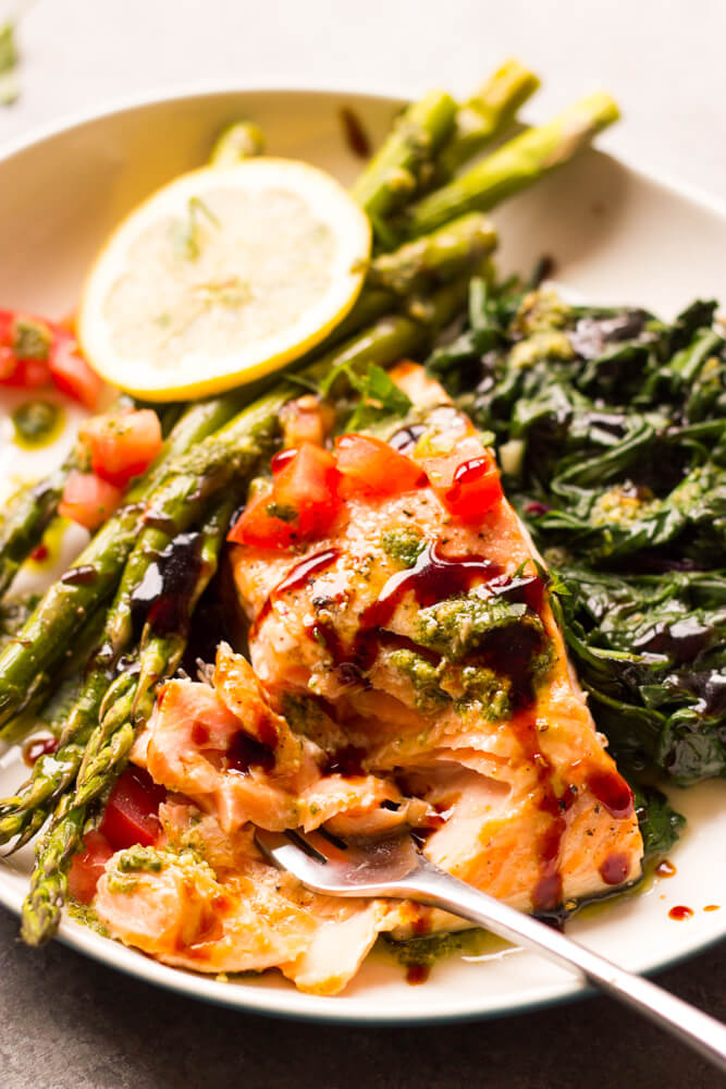 Baked Balsamic Salmon with Asparagus - perfect for date night in or company. This salmon dinner comes together in about 30 minutes | littlebroken.com @littlebroken