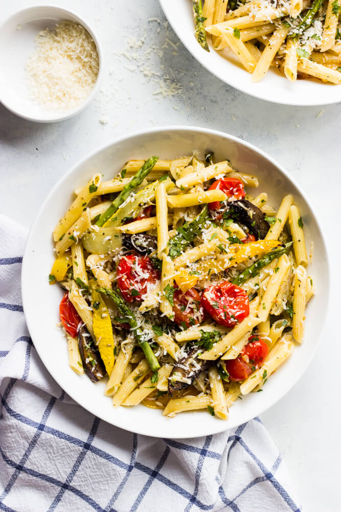 Pasta Primavera with Roasted Vegetables - roasted vegetables tossed with hot pasta and tomato herb sauce for an easy weeknight meatless meal | littlebroken.com @littlebroken