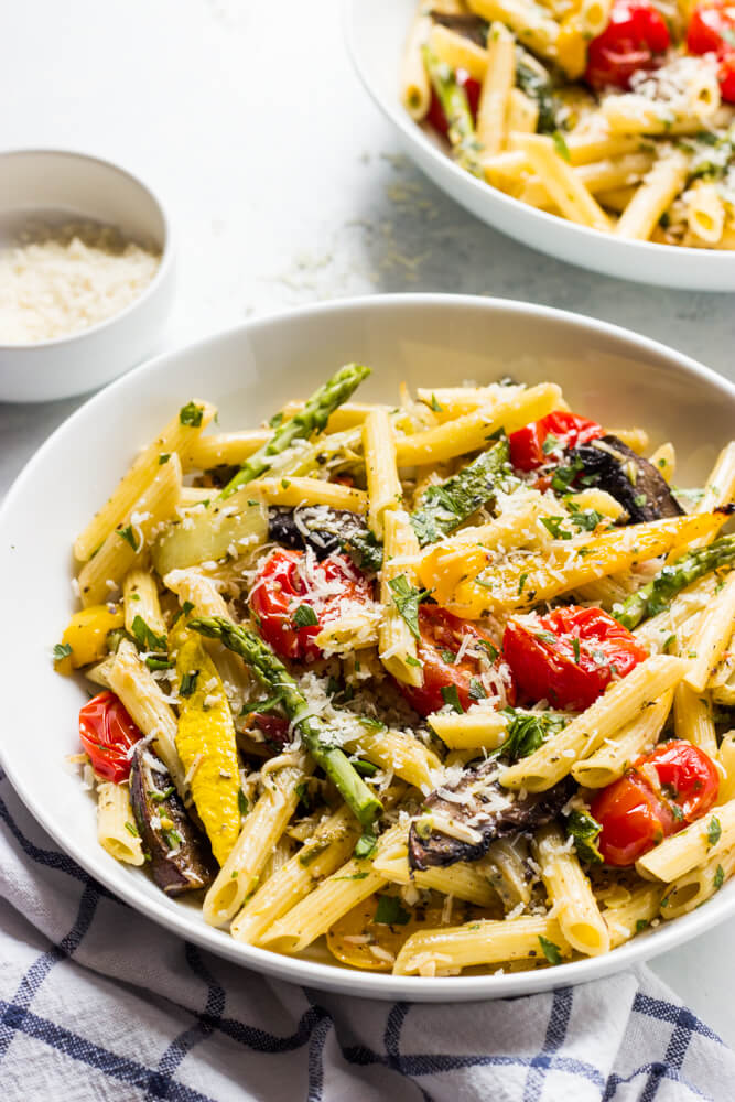 Pasta Primavera with Roasted Vegetables - roasted vegetables tossed with hot pasta and tomato herb sauce for an easy weeknight meatless meal | littlebroken.com @littlebroken