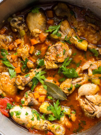 Chicken Cacciatore - one pot chicken meal that the whole family will love! | littlebroken.com