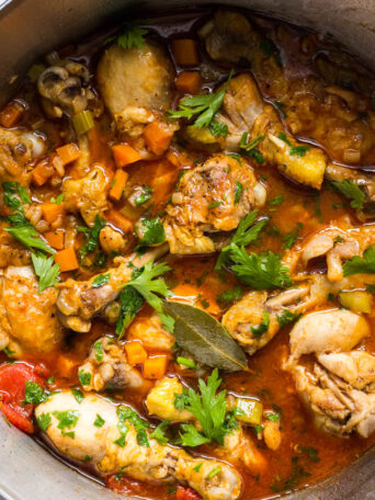 Chicken Cacciatore - one pot chicken meal that the whole family will love! | littlebroken.com