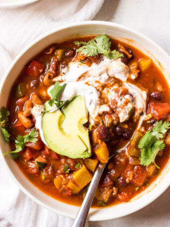 Summer Vegetable Chili - thick and belly warming chili. Made with all vegetables and delicious smoky flavor | littlebroken.com