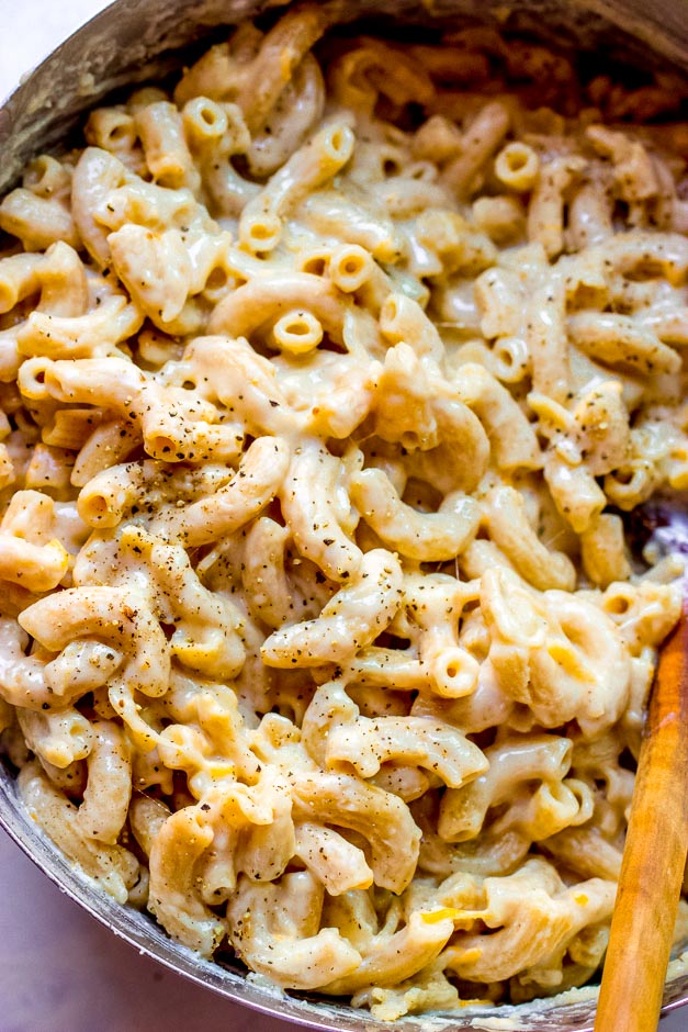 Close up overhead view one pot mac and cheese