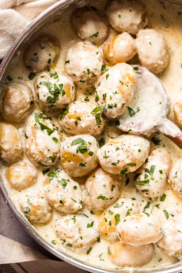 Close up potatoes in cream sauce