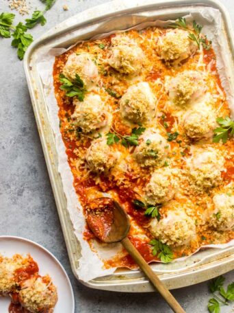 Chicken parmesan meatballs in sheet pan